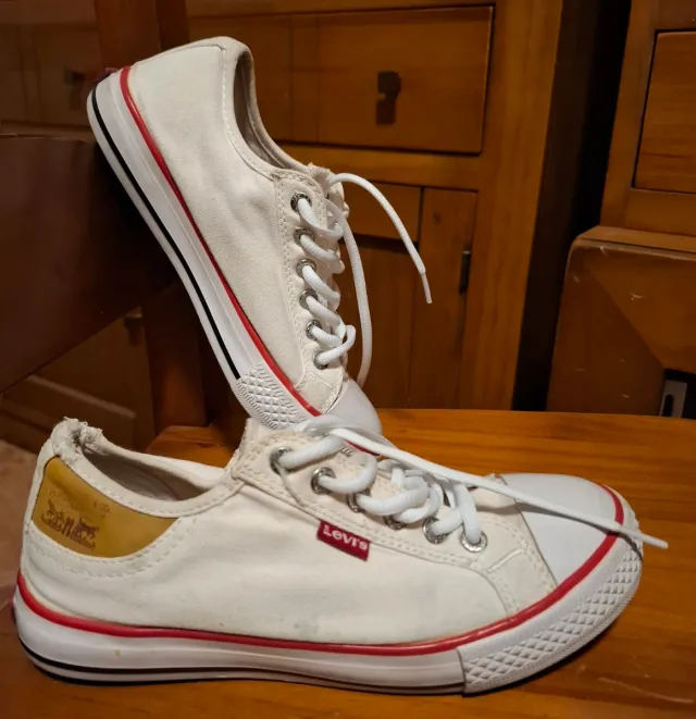 Zapatillas Levi's Blancas Lona con Rojo