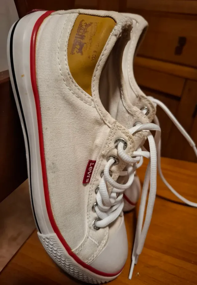 Zapatillas Levi's Blancas Lona con Rojo