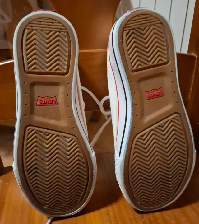 Zapatillas Levi's Blancas Lona con Rojo