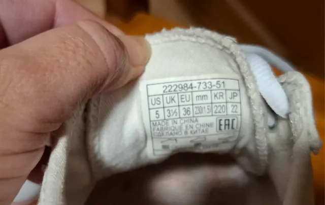 Zapatillas Levi's Blancas Lona con Rojo