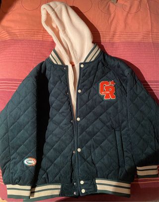 Cazadora americana acolchada con capucha