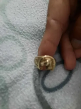 Anillo de oro