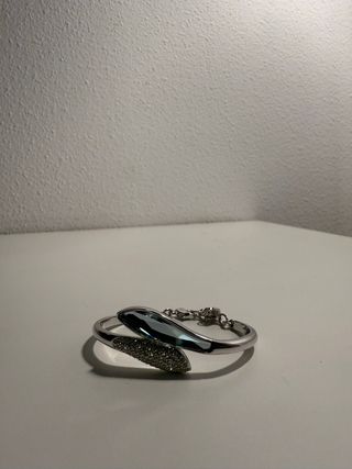 Pulsera plateada con brillantes de Swarovski