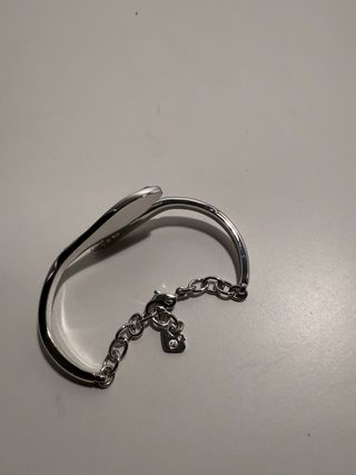 Pulsera plateada con brillantes de Swarovski