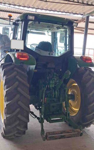 Tractor John Deere 6520 con pala