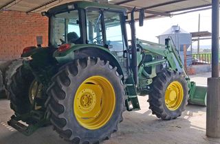 Tractor John Deere 6520 con pala