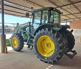 Tractor John Deere 6520 con pala