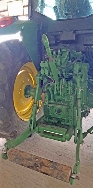 Tractor John Deere 6520 con pala