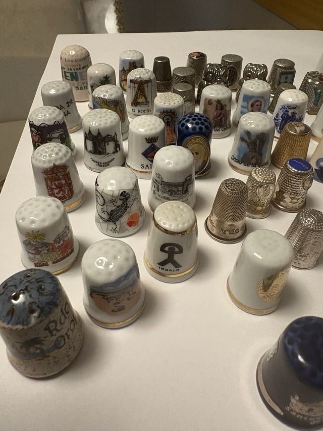 Colección de dedales decorativos