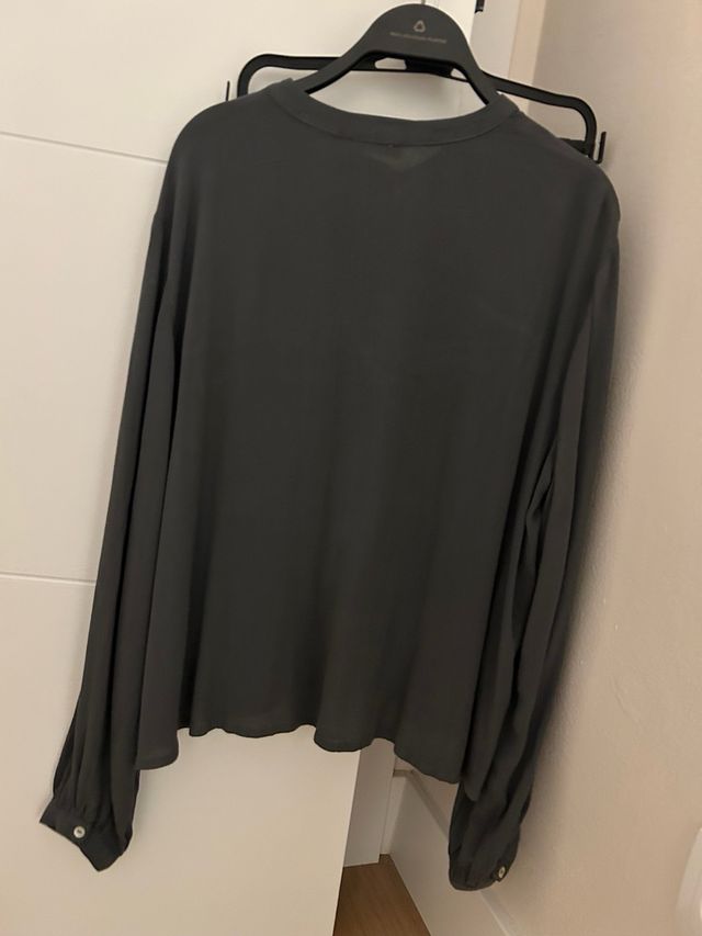 Blusa Mango teen gris talla S