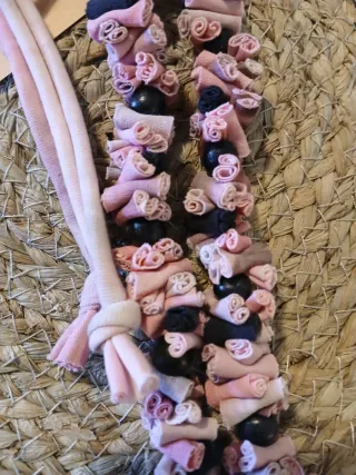 Collar hecho a mano de tela reciclada