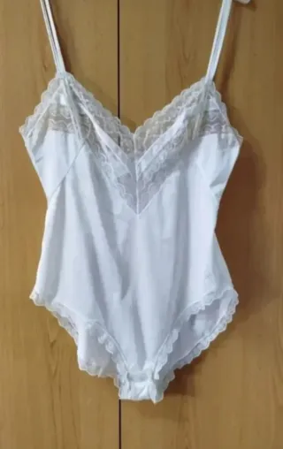 Body de encaje blanco
