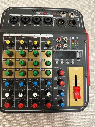 Mesa de Mezclas Profesional Negra y Roja bluetoh