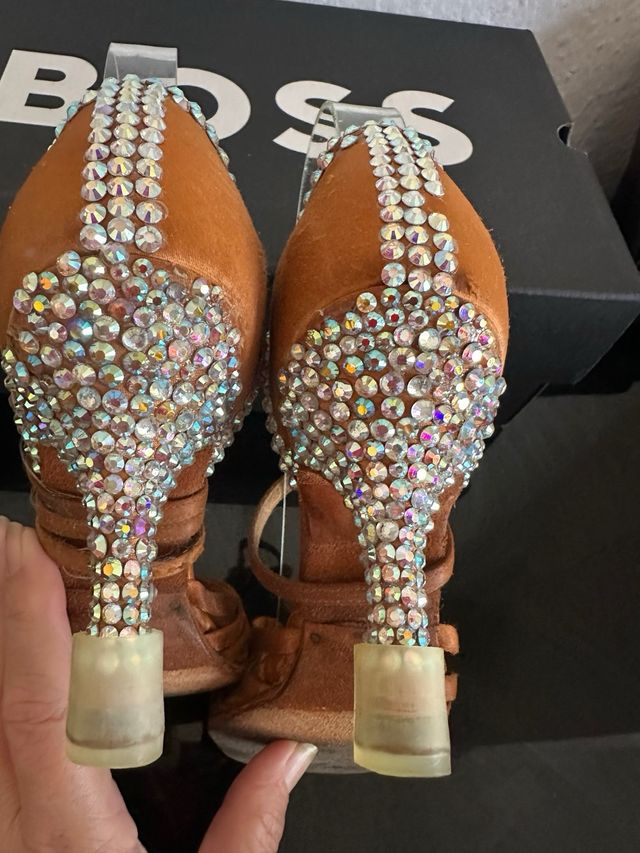 zapato de baile con pedrería