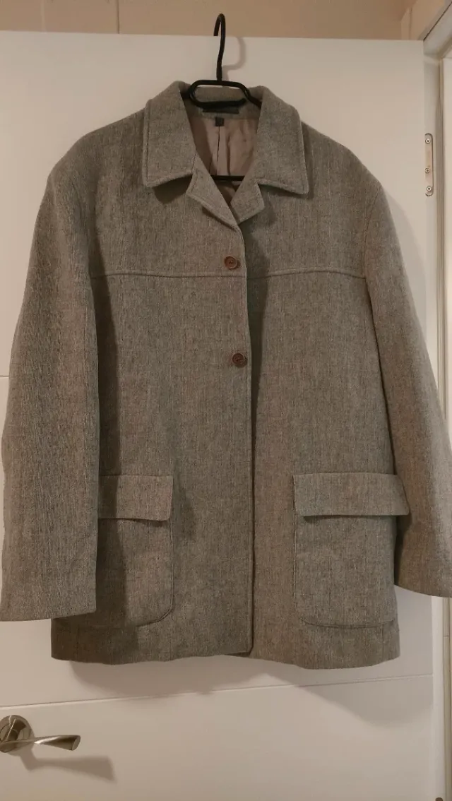 Abrigo de hombre gris de lana