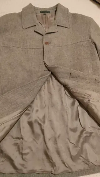 Abrigo de hombre gris de lana