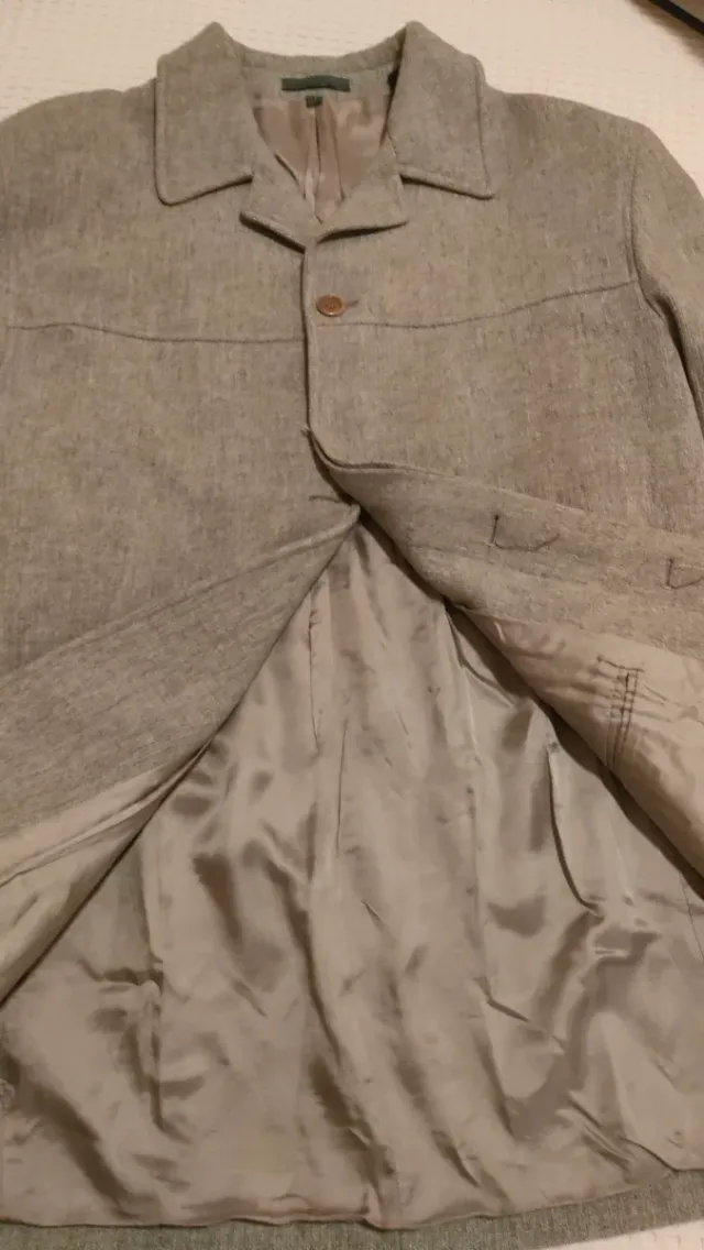 Abrigo de hombre gris de lana