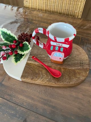 Taza Navideña Cerámica con Cuchara — decoración de Navidad de piezas únicas en Decolove