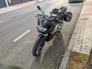 BMW K1200 R con maletas