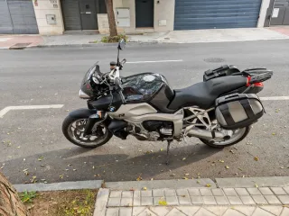 BMW K1200 R con maletas