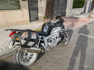 BMW K1200 R con maletas