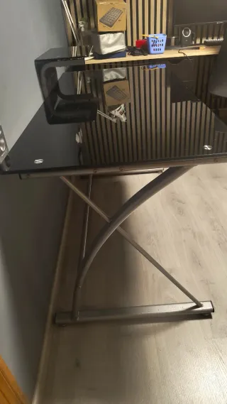 Scrivania in vetro temperato nero e argento