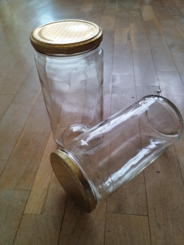 Tarros de cristal con tapa dorada