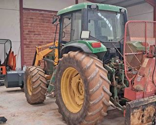 Tractor John Deere 6506 con pala Tenias