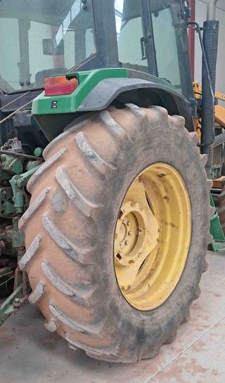 Tractor John Deere 6506 con pala Tenias