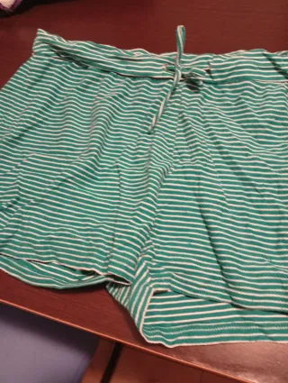 Camiseta morada manga abullonada