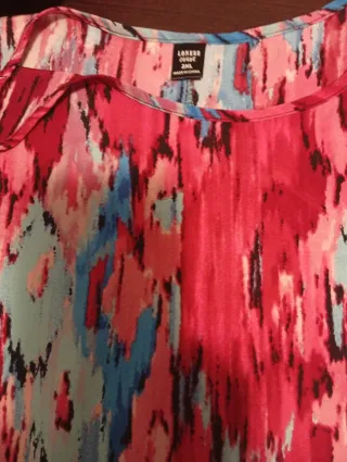 Camiseta morada manga abullonada