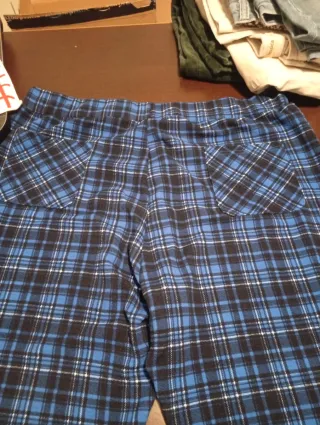 Camiseta morada manga abullonada