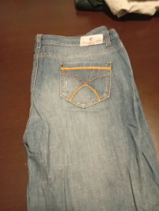 Camiseta morada manga abullonada