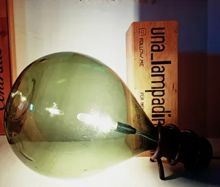 Lampadina in vetro verde