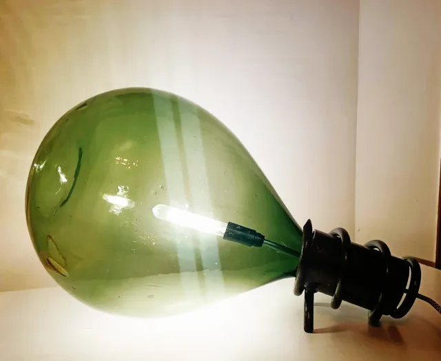 Lampadina in vetro verde