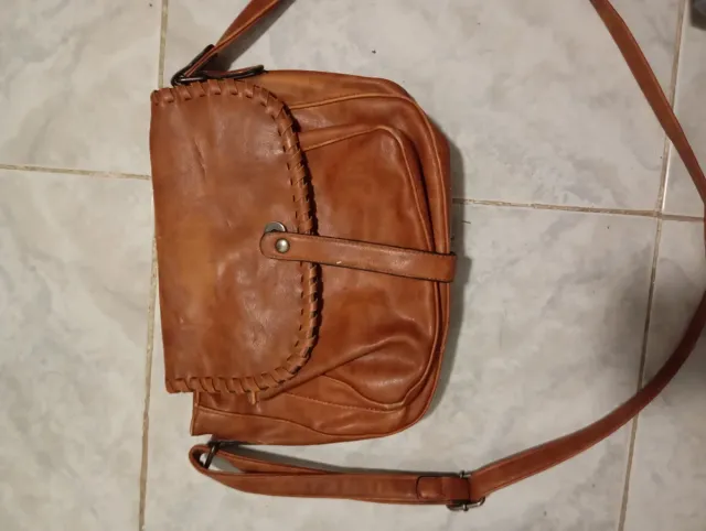 Bolso de cuero marrón