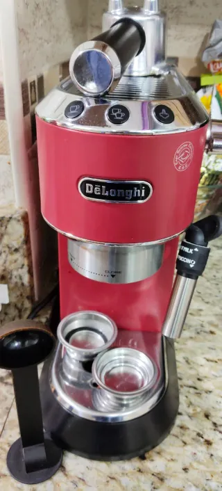 Cafetera Delonghi Dedica Roja