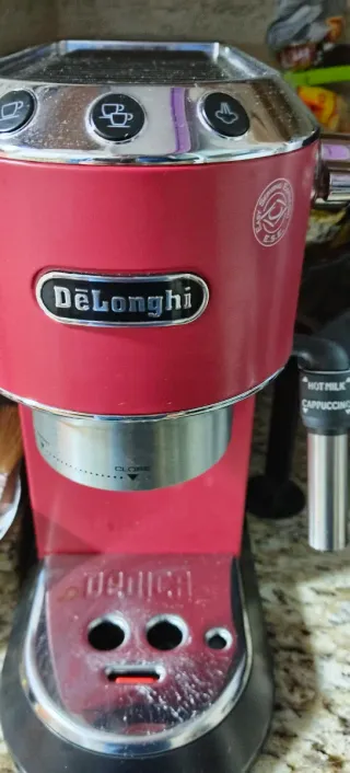 Cafetera Delonghi Dedica Roja