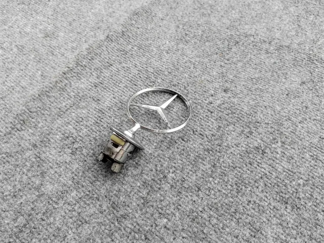 Emblema de capo mercedes w211