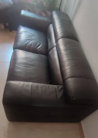 Sofá de piel negro