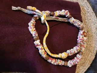 Collar hecho a mano con tela reciclada
