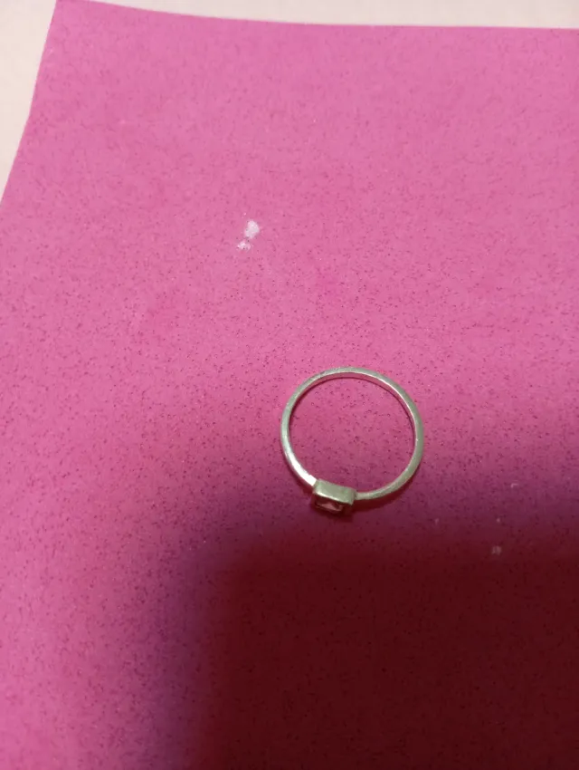 Anillo de plata con piedra cuadrada