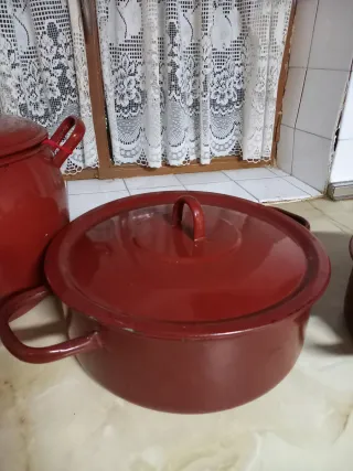 Juego Cazuelas y Pote Rojo