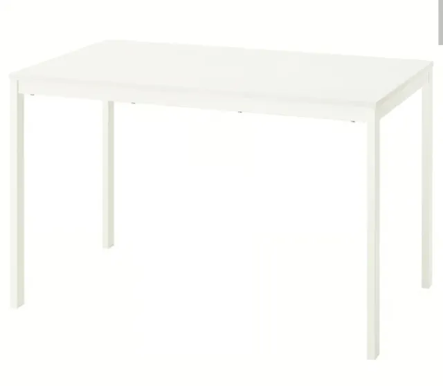 Mesa de comedor blanca Ikea. Se vende desmontada.