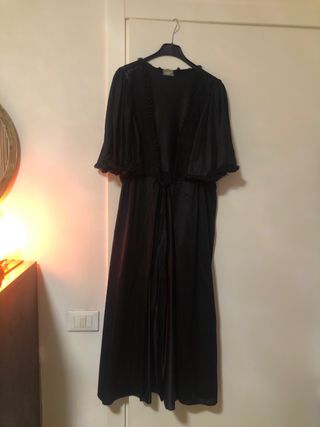 Vestaglia nera lucida con pizzo