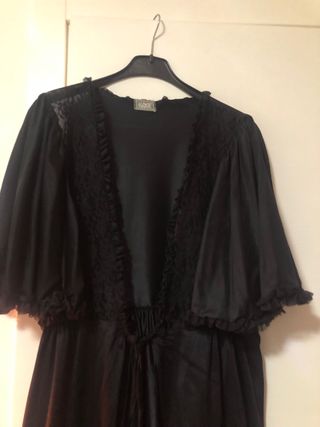 Vestaglia nera lucida con pizzo