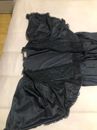 Vestaglia nera lucida con pizzo