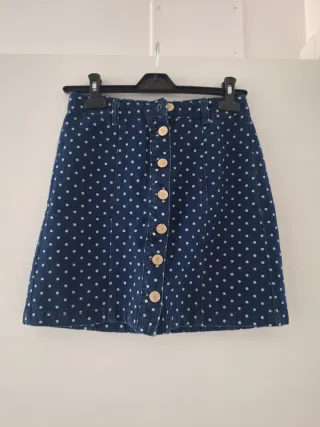 Falda vaquera azul con topos blancos