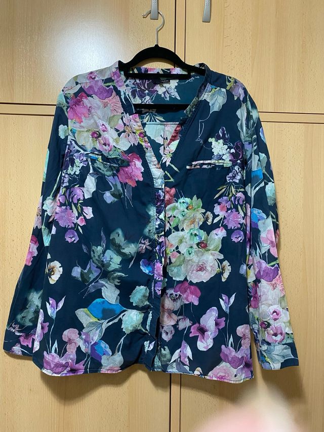 Blusa floral manga larga