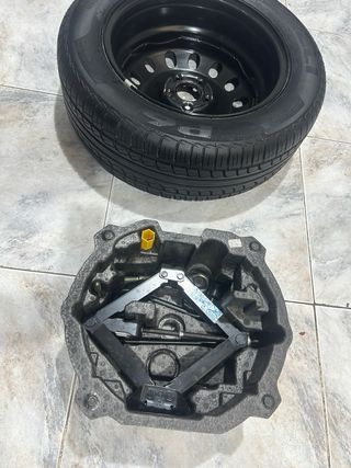 Rueda Pirelli 205/60/16 + Kit Gato